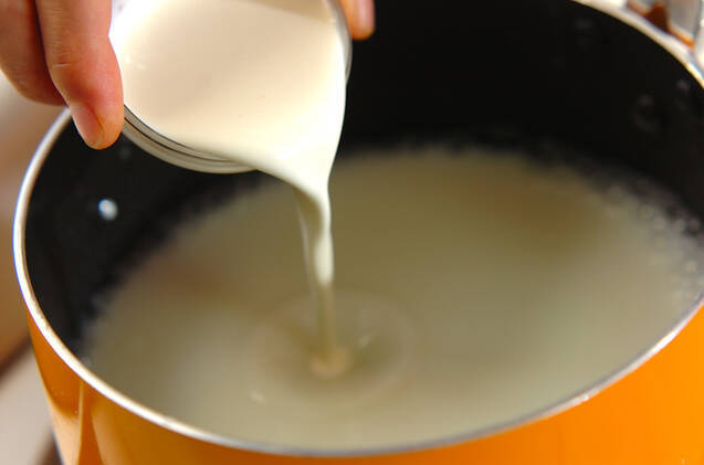 杏仁豆腐フルーツ添えの作り方の手順2