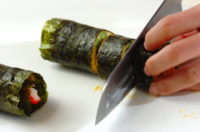 卵のカニカマ巻きの作り方の手順4