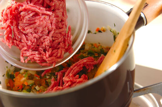 セロリたっぷりのドライカレーの作り方の手順3