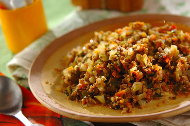 ドライカレーが盛られたお皿