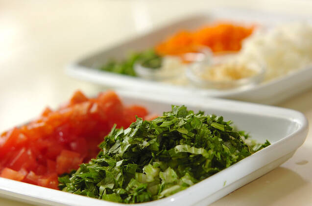 セロリたっぷりのドライカレーの作り方の手順1