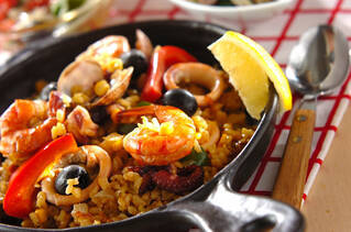 お家で簡単！フライパンで作るシーフードパエリア