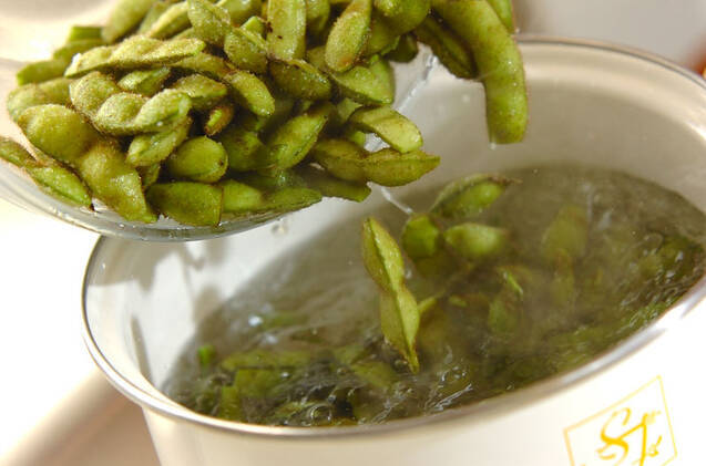 塩ゆで黒枝豆の作り方の手順2