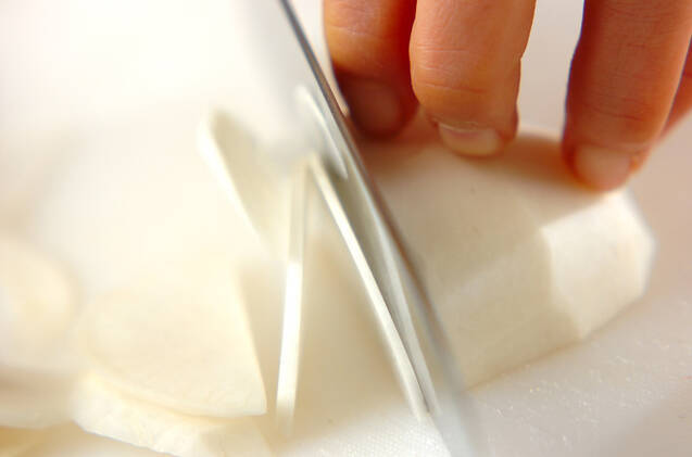 カブとシメジのスープの作り方の手順1