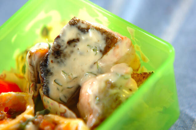 サーモンのハーブマヨネーズ