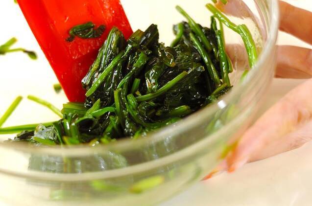 ホウレン草の巻き寿司の作り方の手順1