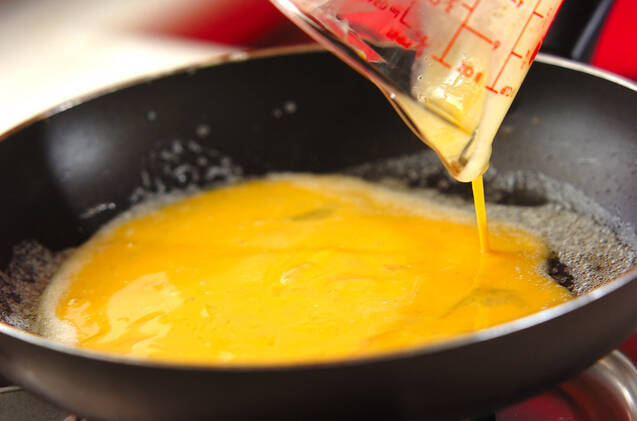 シャキシャキモヤシ炒めオムレツの作り方の手順3