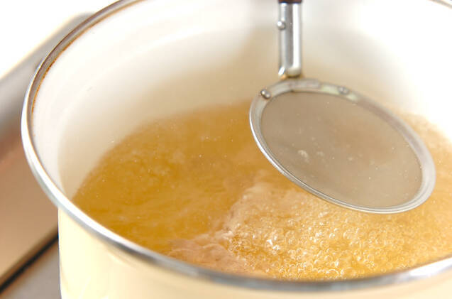 マイタケのクルミみそ汁の作り方の手順4