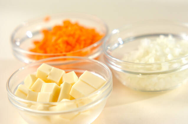 チーズインドライカレーの作り方の手順1