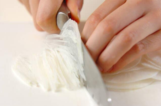 スモークサーモン大根巻きの作り方の手順1