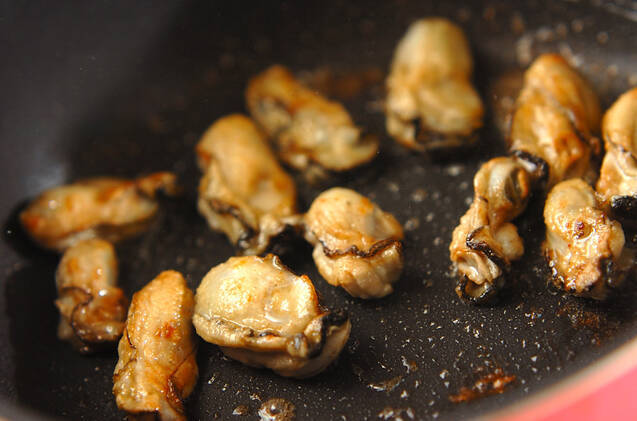 カキのゴマみそバタースープの作り方の手順2