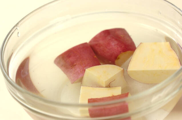 サツマイモの煮物の作り方の手順1