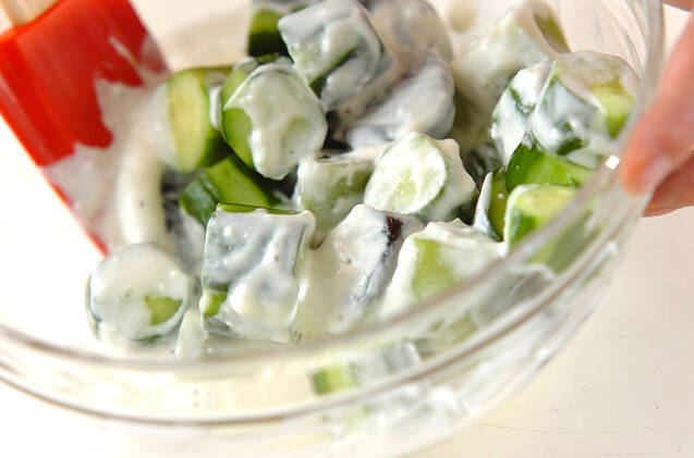 プルーン入りキュウリのヨーグルト和えの作り方の手順4