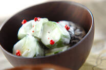 プルーン入りキュウリのヨーグルト和え