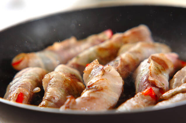 豚バラのパプリカ巻きバジル風味の作り方の手順4