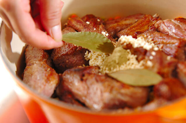 レンズ豆と骨付き豚バラ肉のスープ煮の作り方の手順8