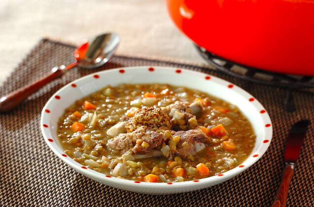 レンズ豆と骨付き豚のスープ煮