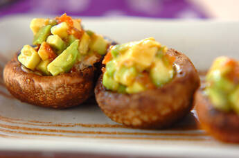 焼きシイタケのアボカド梅ダレがけ