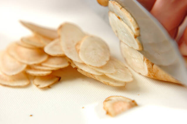 新ゴボウのみそ汁の作り方の手順1