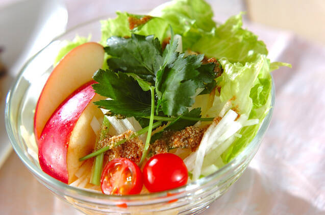 リンゴのサラダ