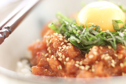 まぐろユッケ丼