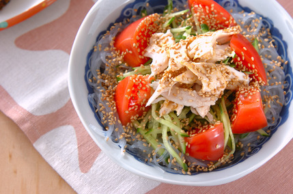 ドレッシングが決め手！鶏ささみの春雨サラダ
