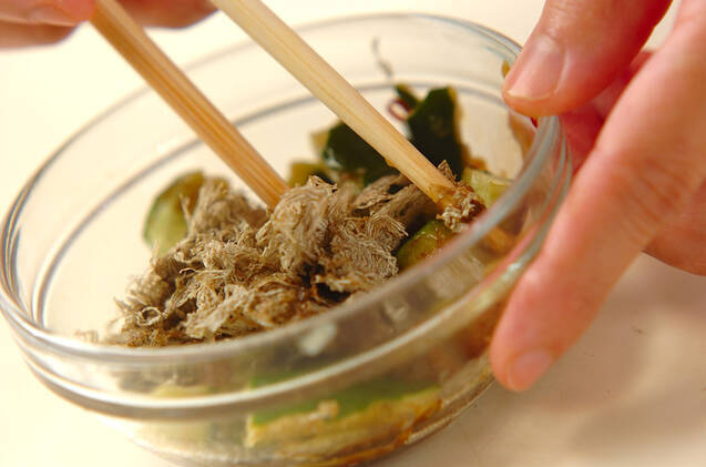 たたきキュウリのとろろ昆布和えの作り方の手順2