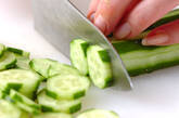 キュウリのサラダの下準備1