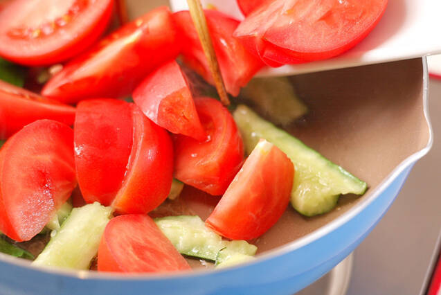 ツナとトマトの卵炒めの作り方の手順2