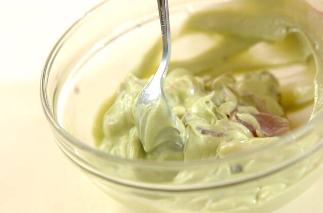 マグロとシメジのアボカド白和えの作り方の手順3