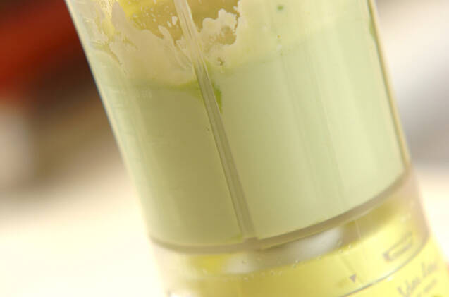 マグロとシメジのアボカド白和えの作り方の手順2