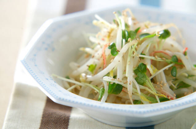 モヤシとカニカマの和え物