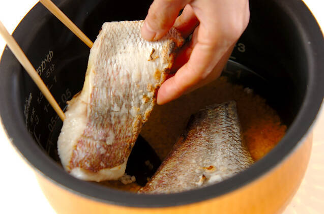 旨み濃厚！切り身で簡単鯛めしの作り方の手順5