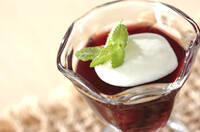 ダークチェリーヨーグルトのせゼリー