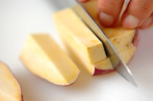 サツマイモロールのケチャップ炒めの作り方の手順1