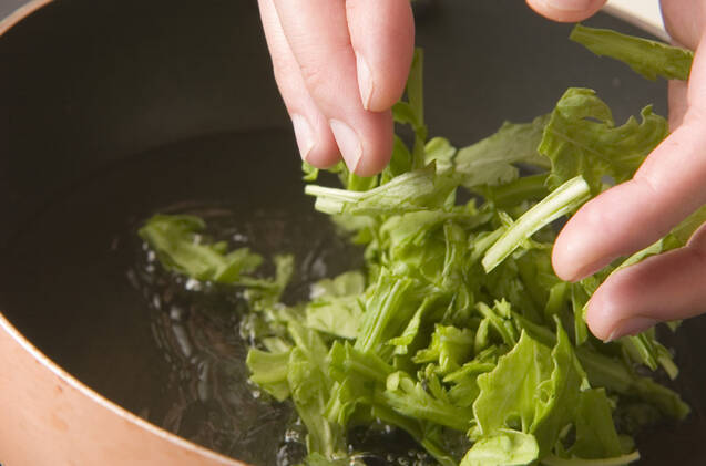 豆腐と揚げ菊菜の梅風味の作り方の手順2