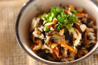 ナッツ入りジューシー（沖縄炊き込みご飯）