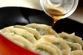 スタミナUP！たっぷりニラ入り焼き餃子の作り方7