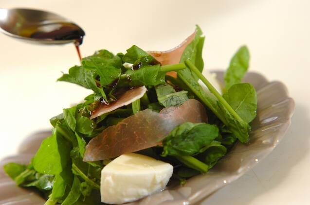生ハムとルッコラのサラダの作り方の手順2