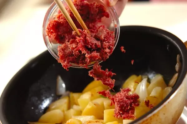 やみつき！コンビーフとじゃがいも炒め  by杉本 亜希子さんの作り方3