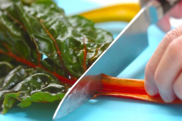 スイスチャードのカラフルロールサラダの作り方の手順1