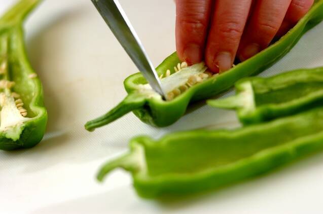 万願寺唐辛子の肉詰めの作り方の手順1