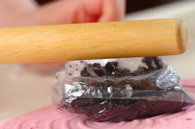 クリームサンドクッキーアイスクリームの作り方の手順1