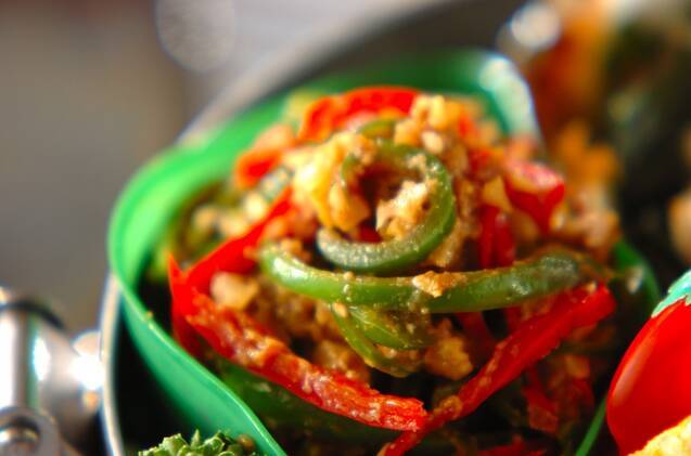 カラフルピーマンのゴマ和え