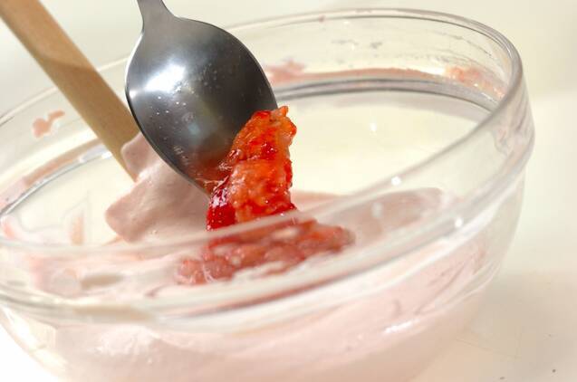 イチゴのアイスクリームの作り方の手順3