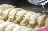 豚肉と春菊の焼き餃子の作り方4
