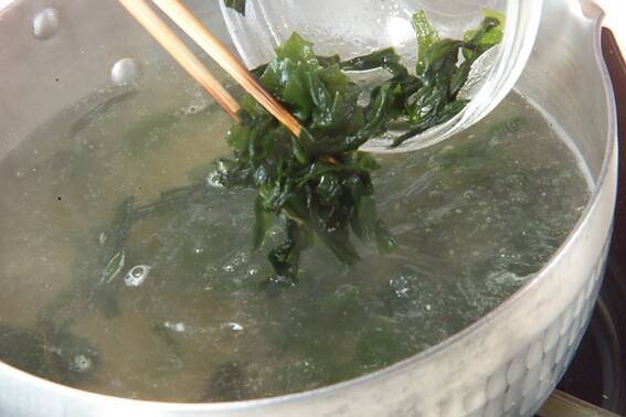 たまごワカメスープの作り方の手順3