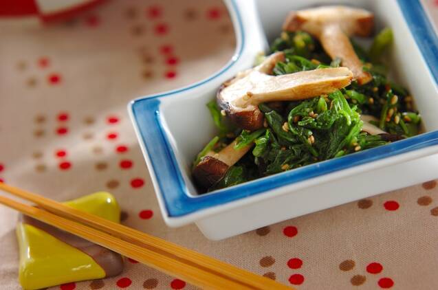 春菊とシイタケのゴマ和え