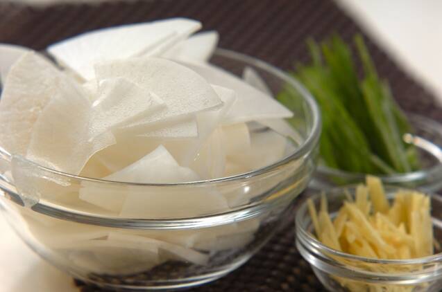 大根とショウガのスープの作り方の手順1