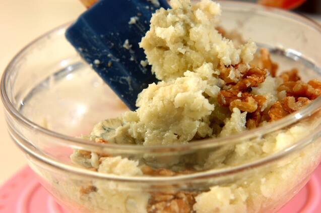 クルミとゴルゴンゾーラのスティック春巻きの作り方の手順3